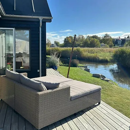 Newly Built Tiny House With River Views Сasa de vacaciones