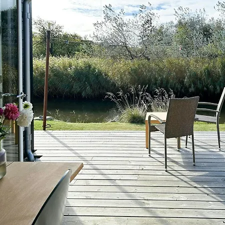 Newly Built Tiny House With River Views 度假居